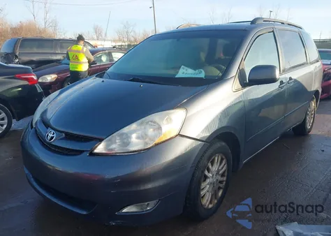 2010 Toyota Sienna Xle z USA, uszkodzony, nr VIN 5TDYK4CC2AS331817